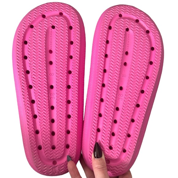 Cushionaire Feather Cloud Slide in Hot Pink - Size 8 (38) - Picture 6 of 6